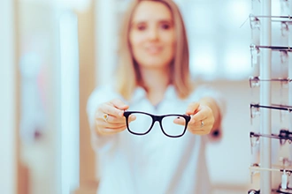 Lesebrille muss korrekt angepasst werden